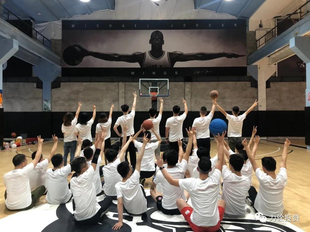 力全地产为我们的相遇干杯 力全地产为我们的相遇干杯