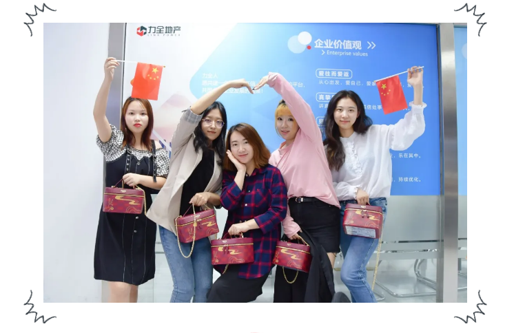 力全共聚团圆 | 一泓碧水鱼邀月，欢颂祖国万年春(图6)