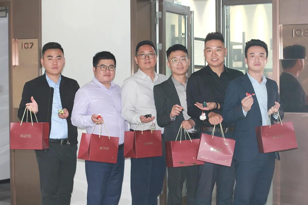 力全共聚团圆 | 一泓碧水鱼邀月,欢颂祖国万年春(图7) 力全地产虹桥租赁部