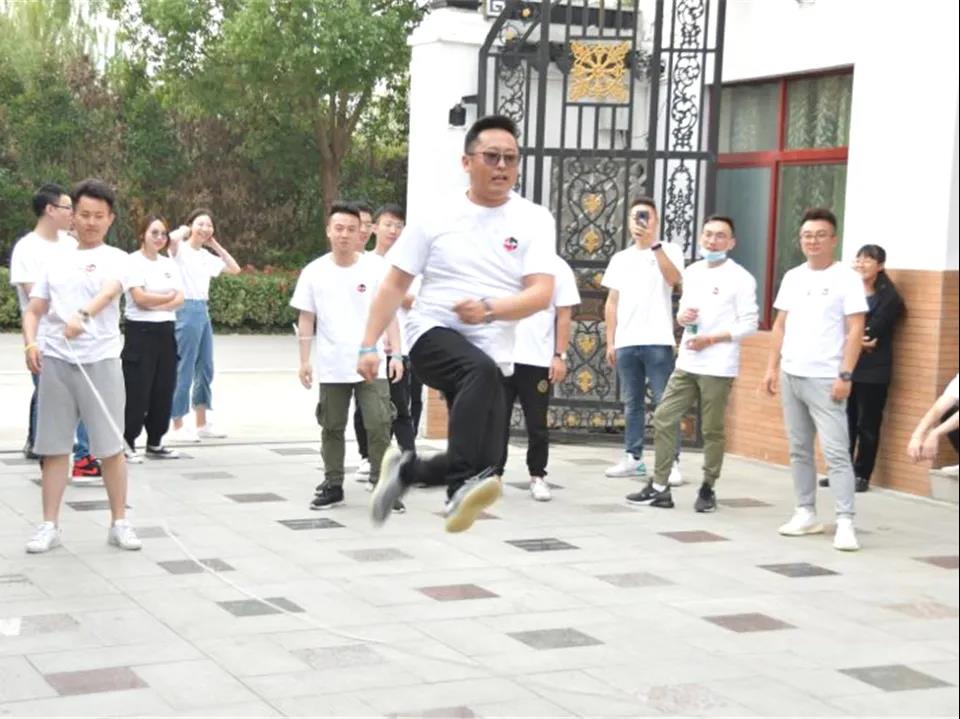 力全地产团建活动-多人跳绳