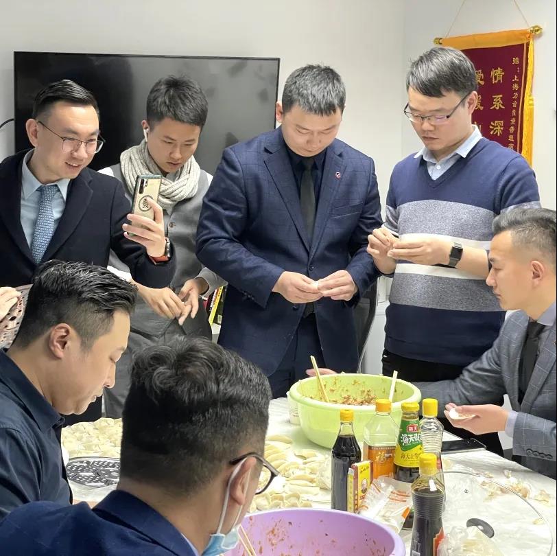 力全地产-冬至包饺子