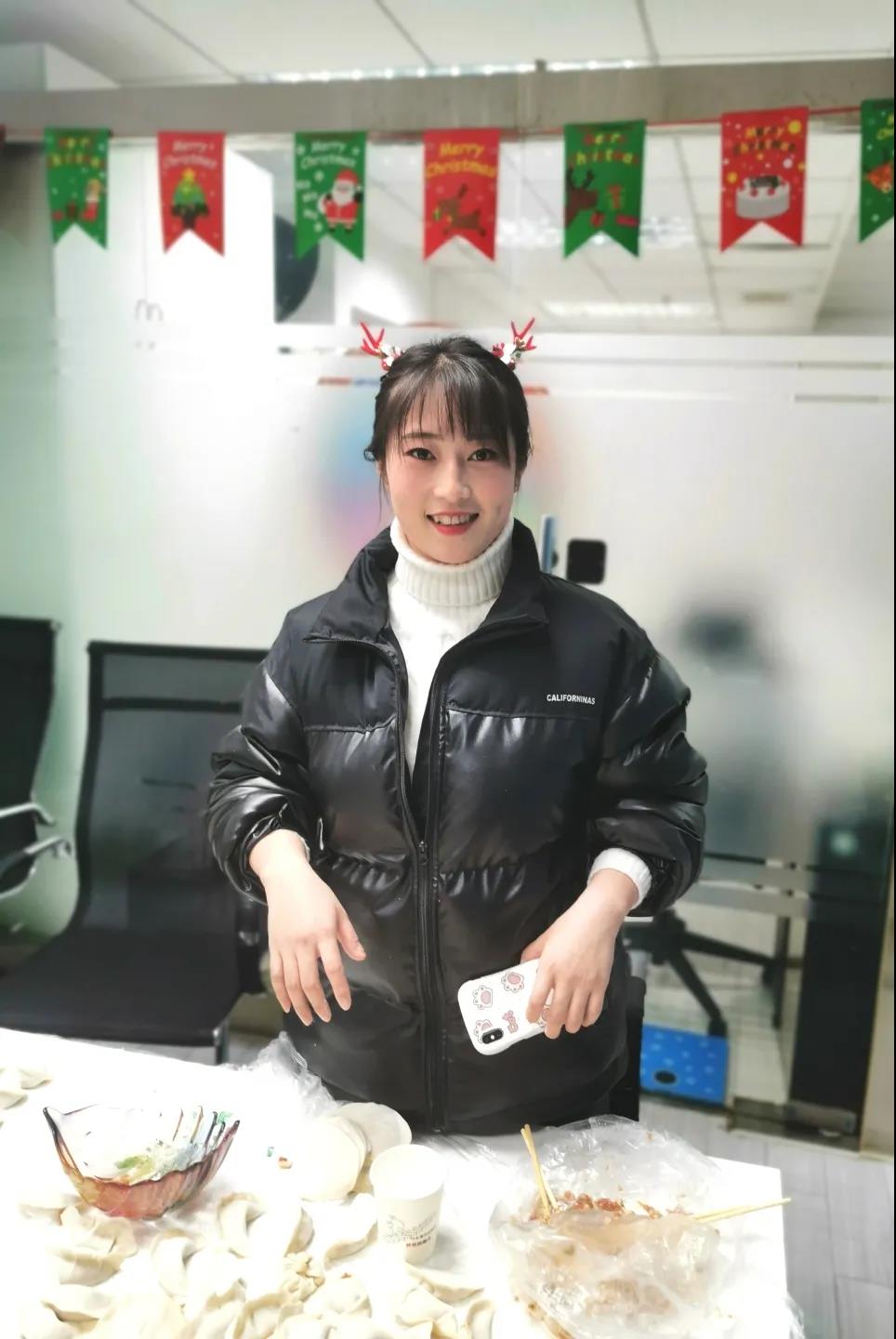 力全地产-冬至包饺子