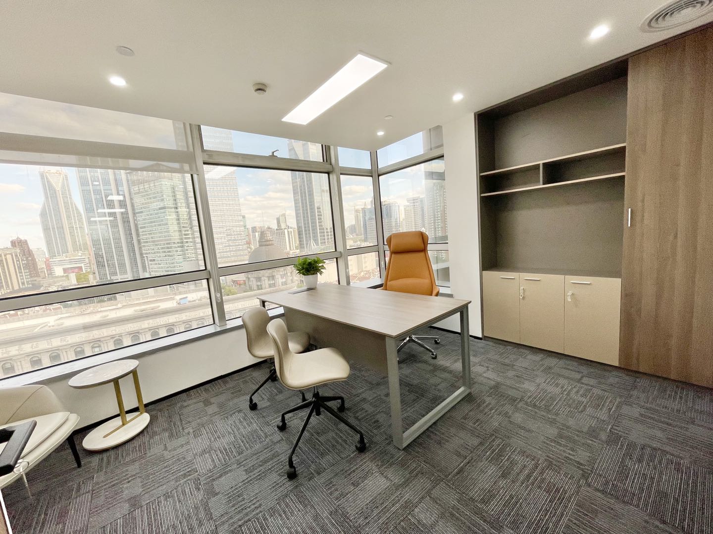 7-2203141K9342N.jpg 南京西路仲益大厦稀缺小面积看陆家嘴高区景观落地窗拎包入住超长免租(图9)