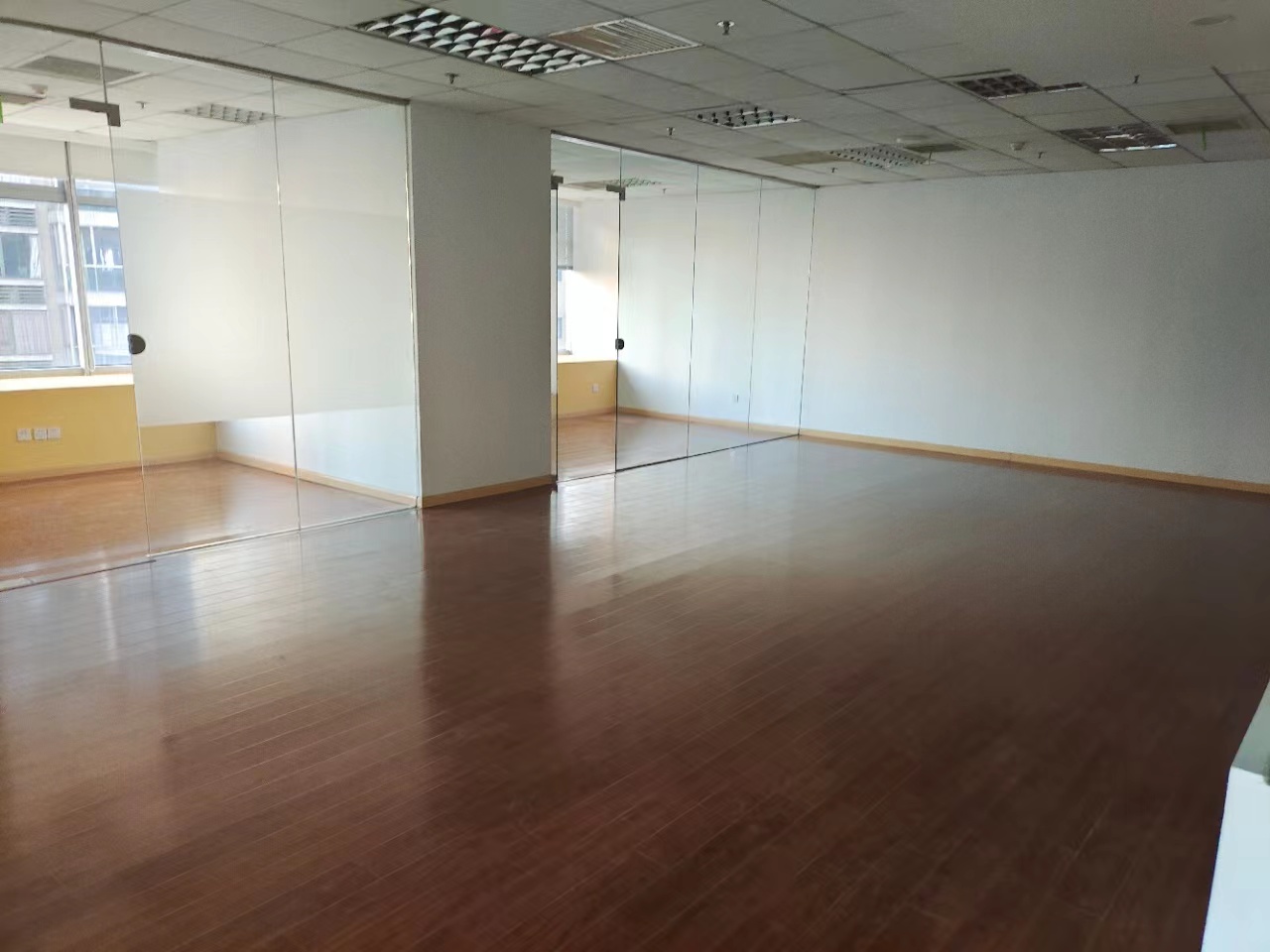 企业广场汉中路新客站200平三轨交通双面采光(图2)