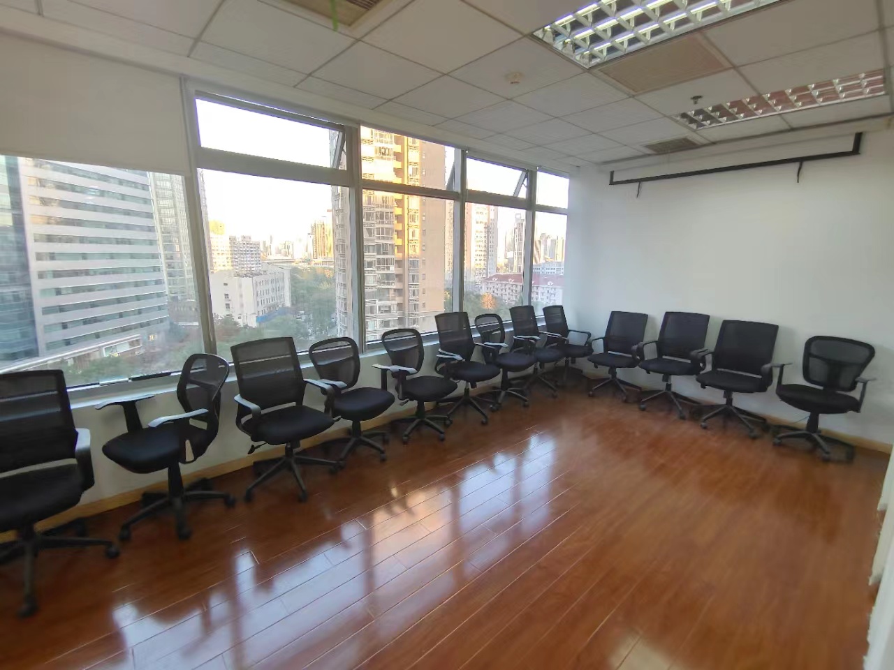 企业广场汉中路新客站200平三轨交通双面采光(图6)