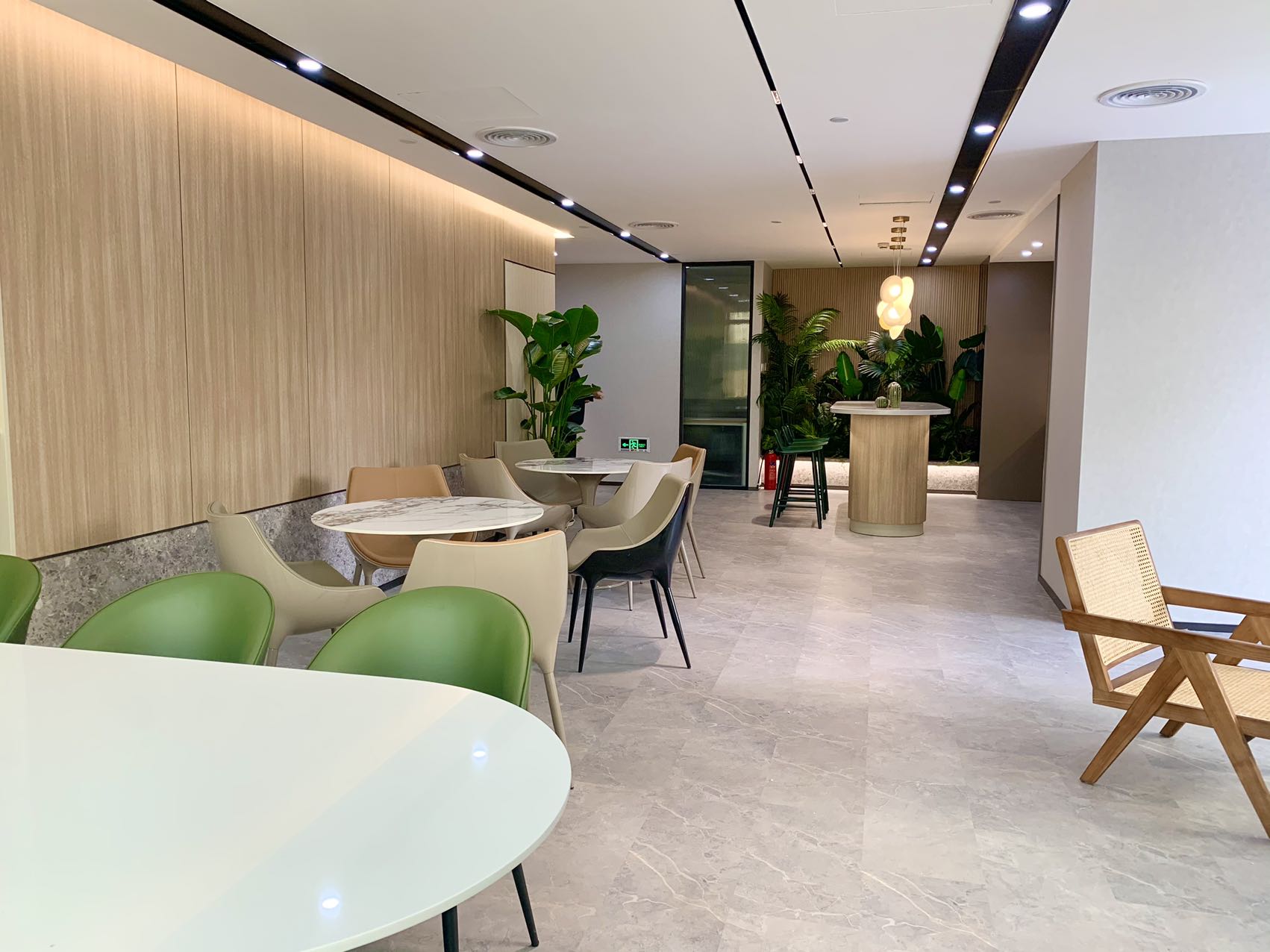 虹桥恒基旭辉中心办公室精装修带家具230平方出租(图3)