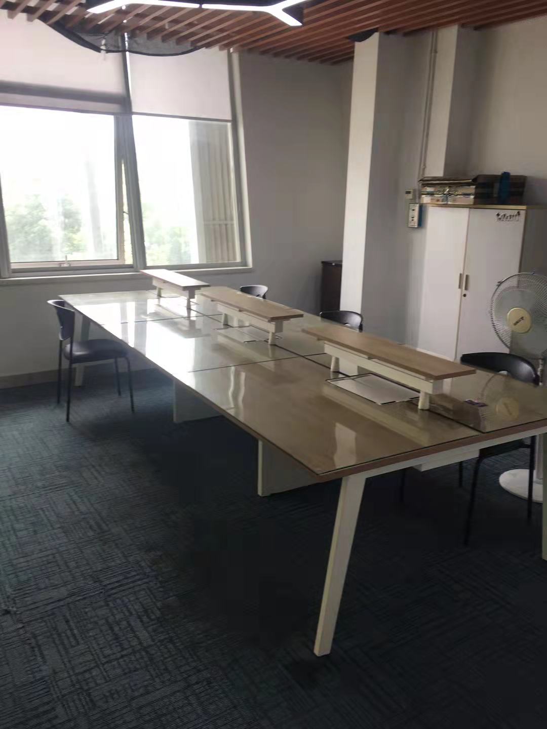 16-220322141109254.jpg 虹桥万科时一区写字楼150平精装带家具出租(图3)