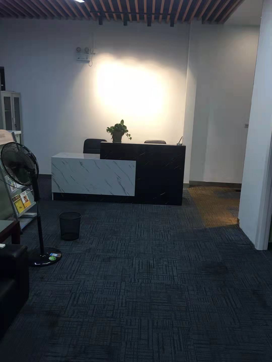 16-220322141109509.jpg 虹桥万科时一区写字楼150平精装带家具出租(图1)