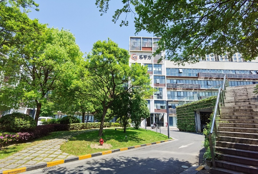 9-2203231R940135.jpg 大宁乐平方100平带装修2隔断落地窗层高挑高近大宁音乐广场(图1)