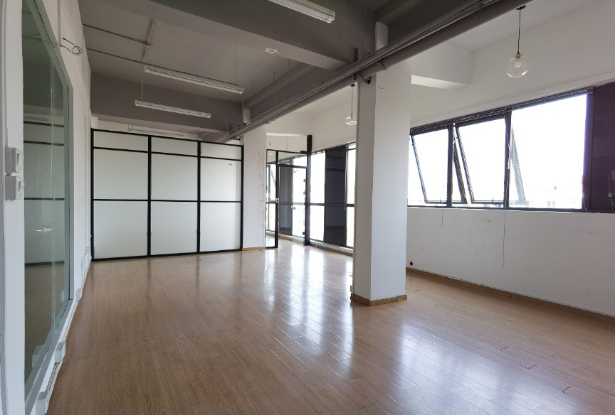 9-2203231R940440.jpg 大宁乐平方100平带装修2隔断落地窗层高挑高近大宁音乐广场(图6)