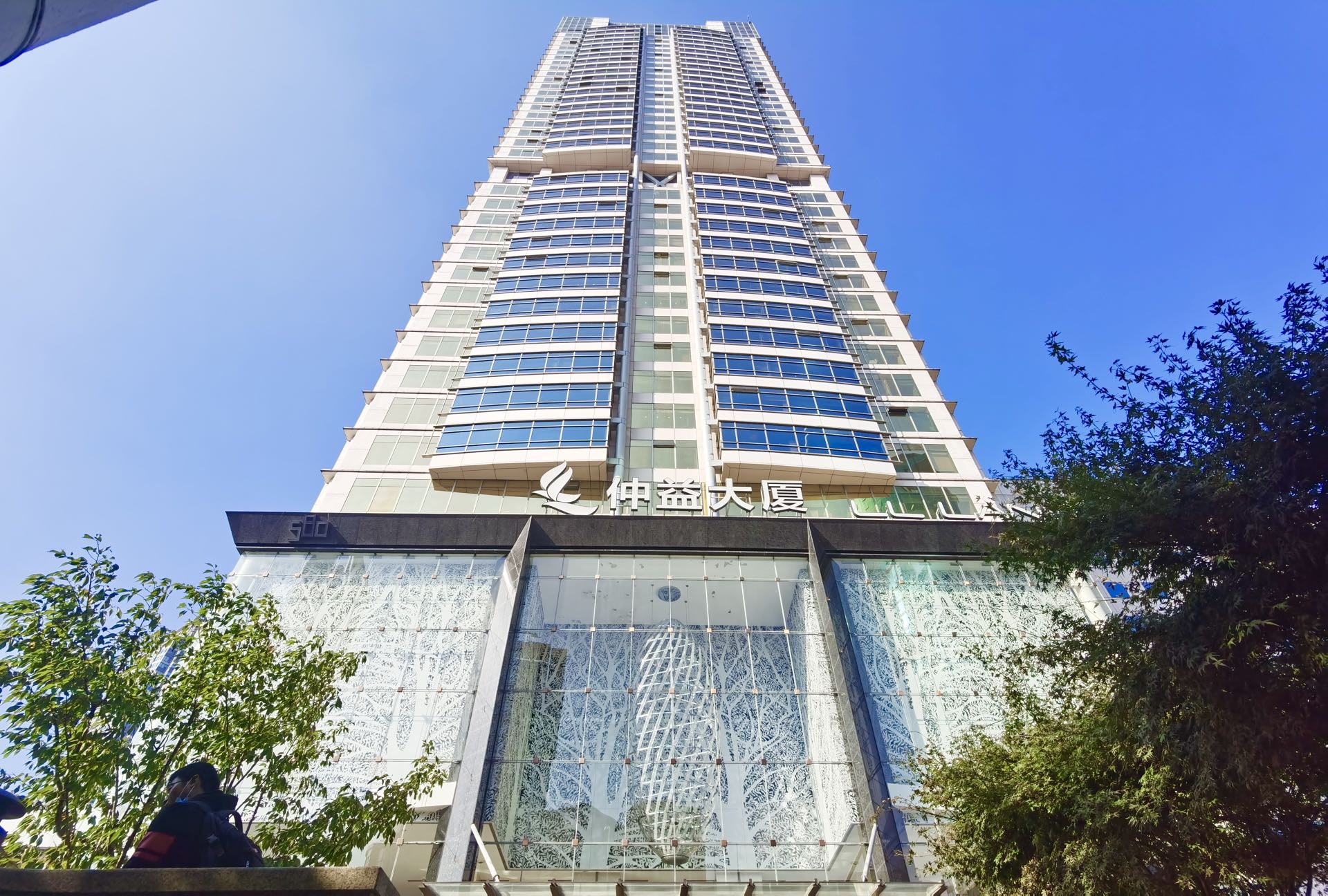 静安仲益大厦200平精装现房拎包入住南京西路地铁站(图1)