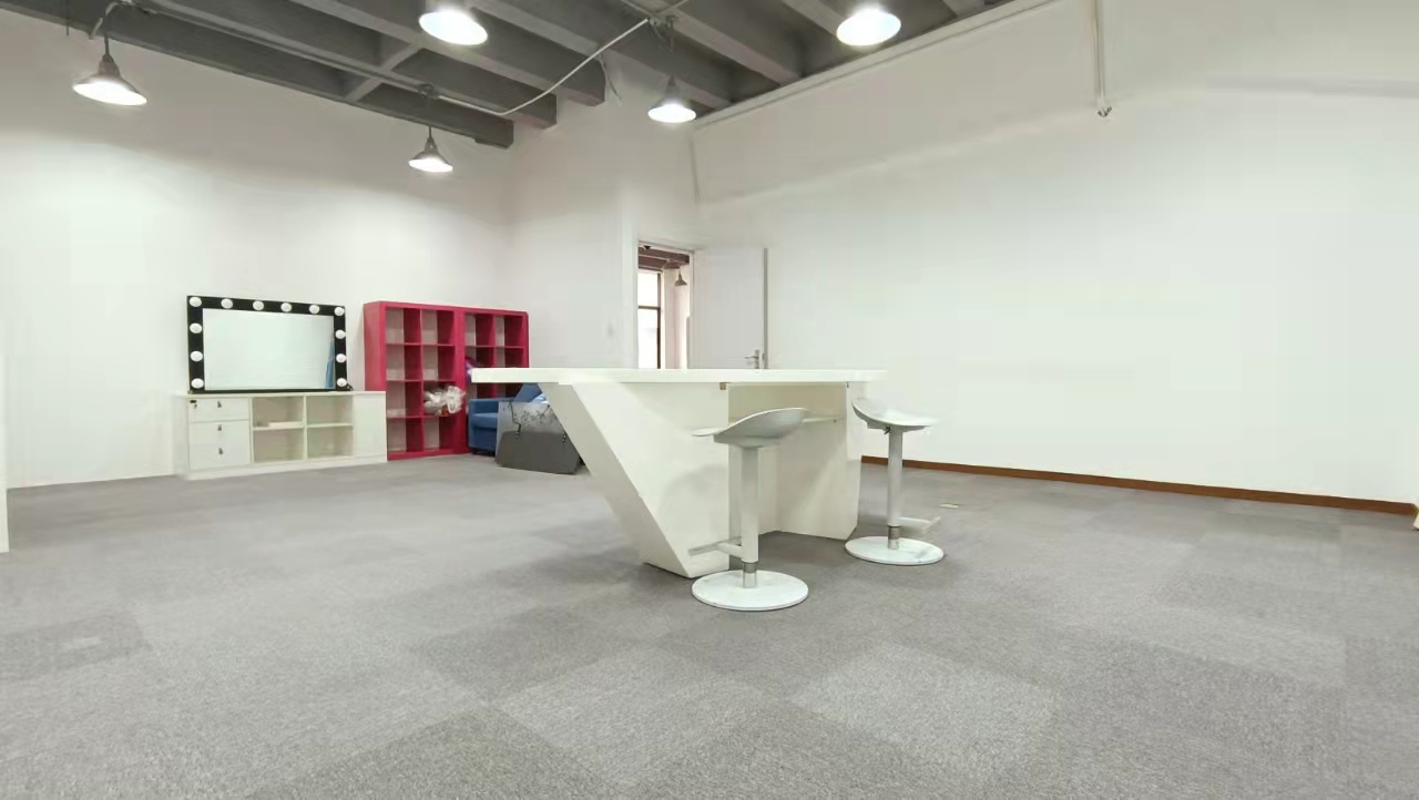 虹口区 双规交汇 德必运动loft 简单装修 复式结构 办公室选址(图3)