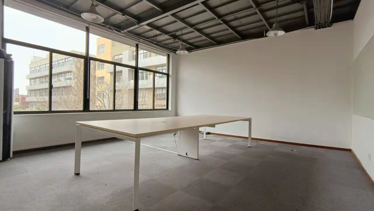 虹口区 双规交汇 德必运动loft 简单装修 复式结构 办公室选址(图2)