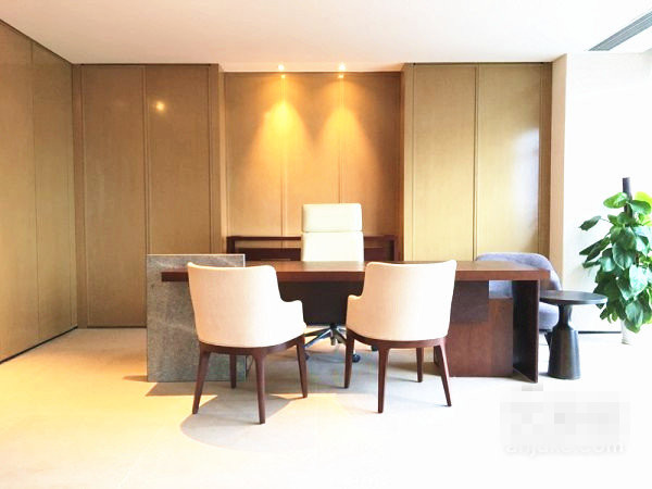 虹桥商务区龙湖天街，精装修带家具出租，虹桥火车站地铁站，多轨交替，看房随时(图2)