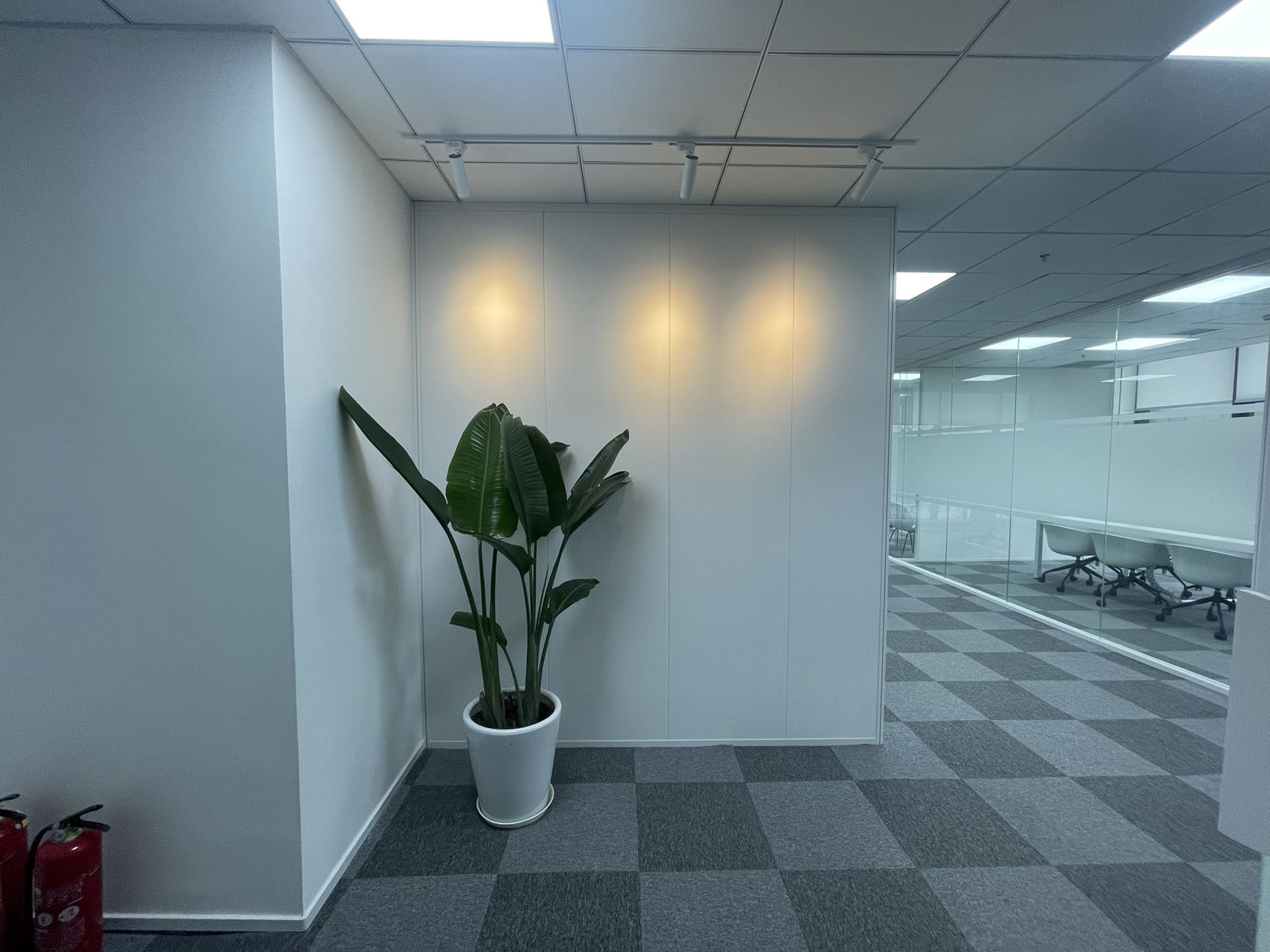 天会商务广场 精装修带家具 淞虹路站 临空经济园区 300平(图1)