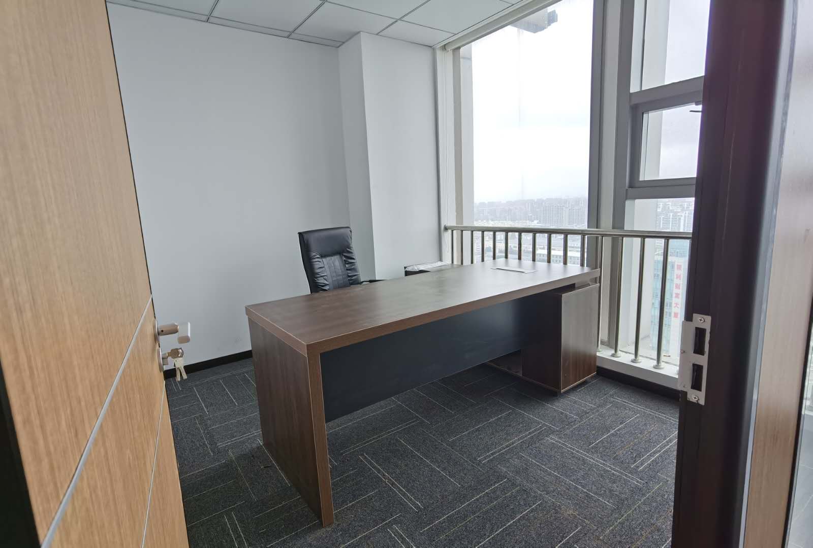 17-22033012410ac.jpg 虹桥万科时一区写字楼,纯写字楼,虹桥商务区,精装修带家具,交通便利,(图4)