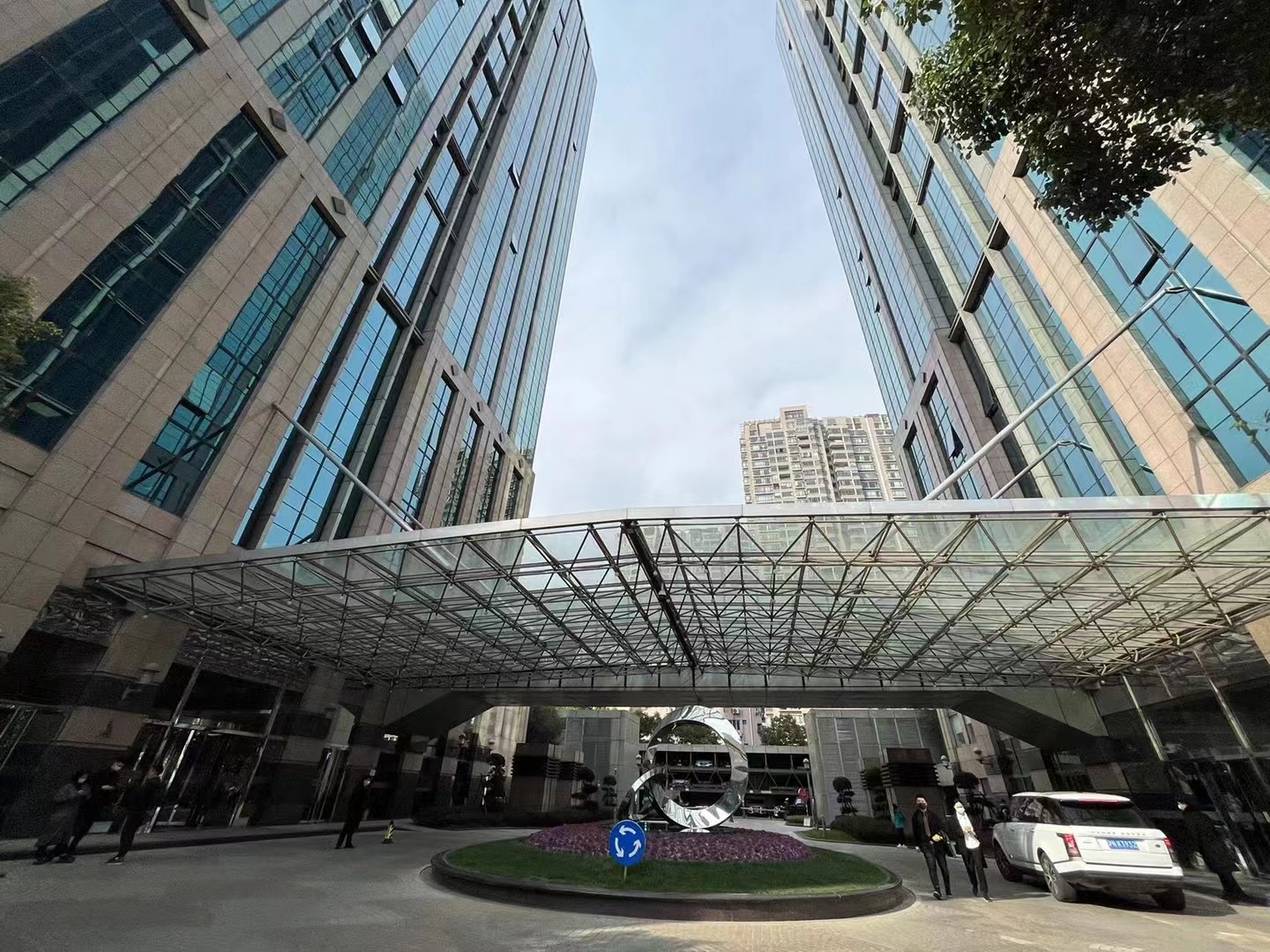 9-220330194410924.jpg 古北远东国际广场200平精装修带家具拎包入住(图1)