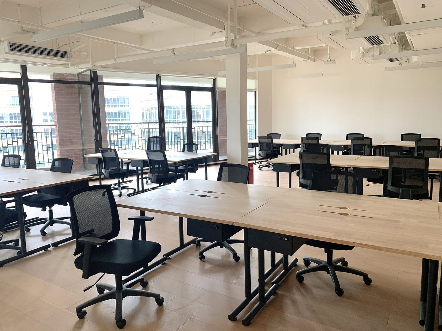  百空间马登仓库 航运 北外滩 创意园 写字楼出租 精装修带家具 拎包入住 300平500平 (图6)