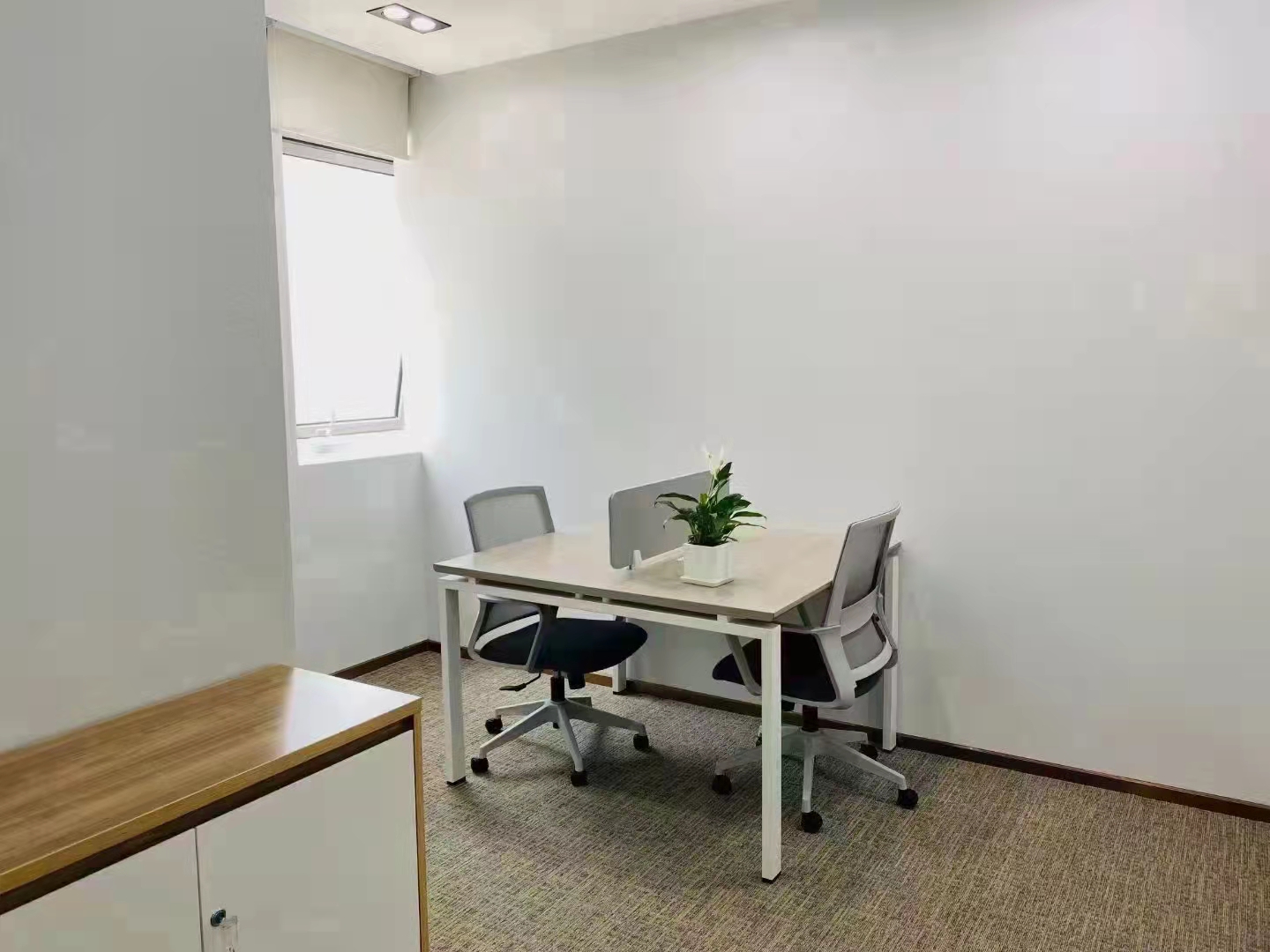 静安恒基688广场258平精装修带家具优质房源出租(图4)