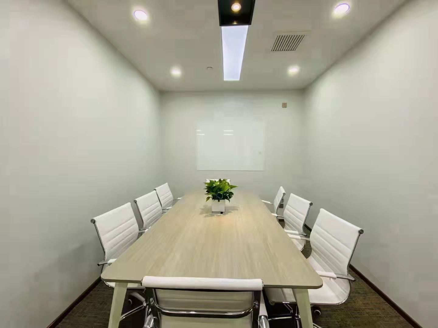 静安恒基688广场258平精装修带家具优质房源出租(图5)