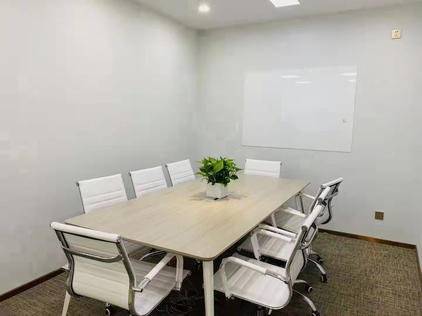 静安恒基688广场258平精装修带家具优质房源出租(图6)