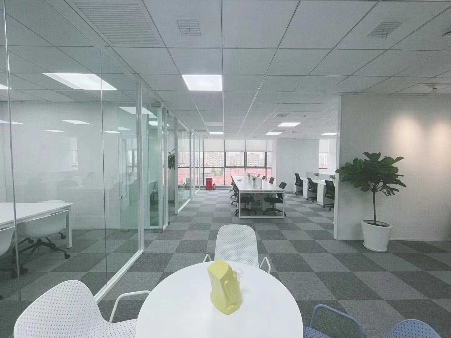 9-2204021F239461.jpg 五角场东方蓝海国际广场200平精装修(图4)