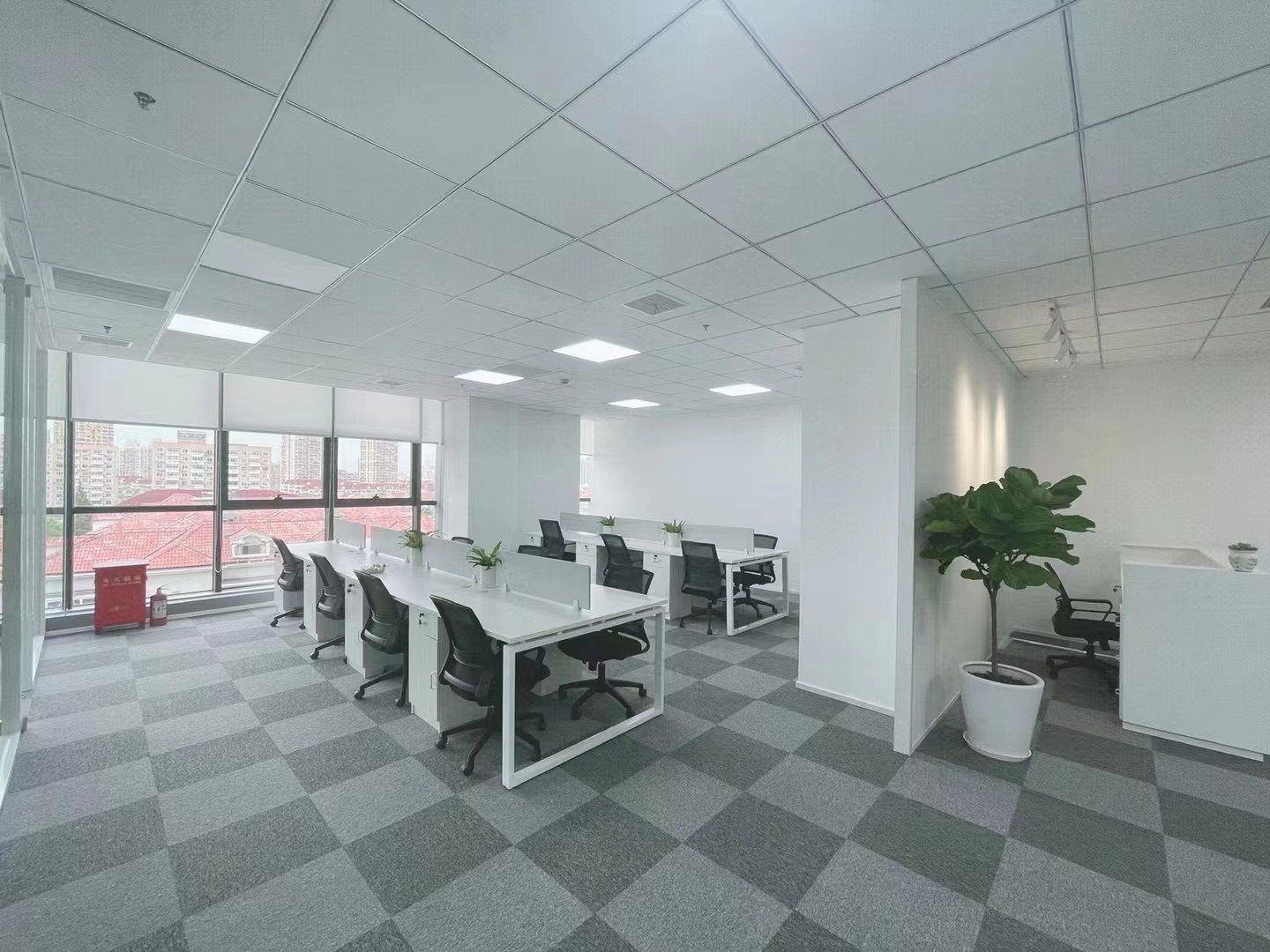 9-2204021F240592.jpg 五角场东方蓝海国际广场200平精装修(图6)