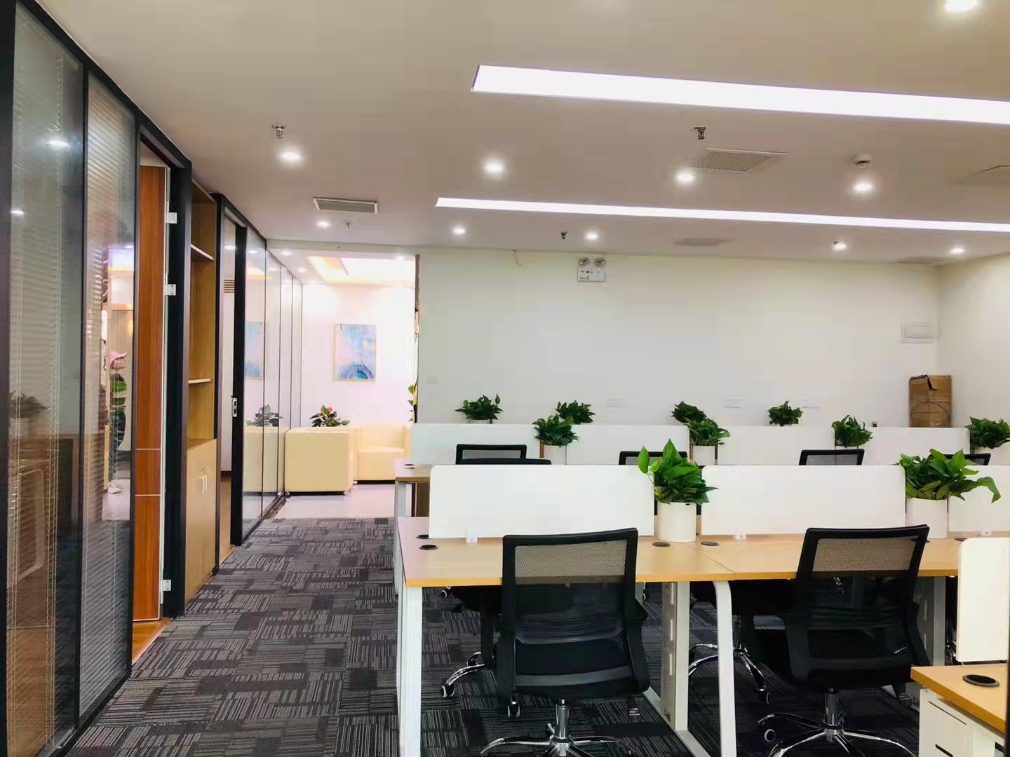 16-22040611212E27.jpg 长宁金虹桥国际中心232平优质房源精品出租(图4)