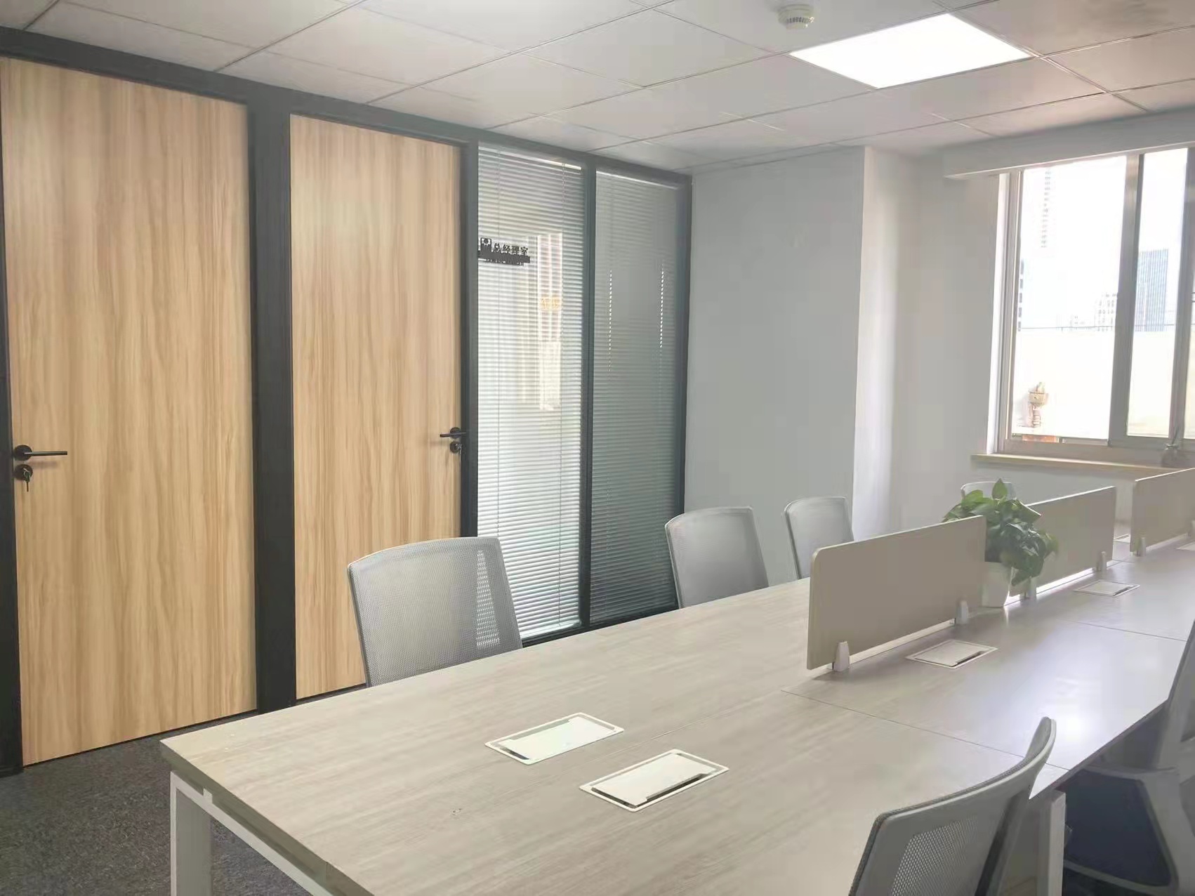 16-220406112941E7.jpg 长宁金虹桥国际中心105平精装修带家具优质房源出租(图3)