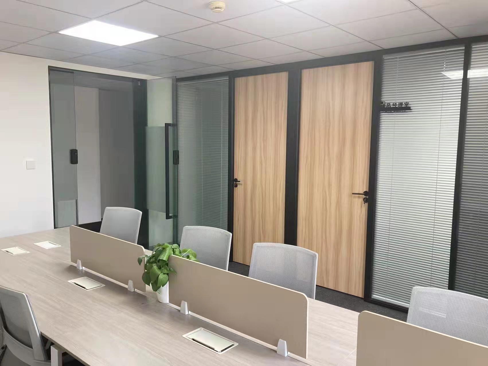 16-220406112942339.jpg 长宁金虹桥国际中心105平精装修带家具优质房源出租(图2)