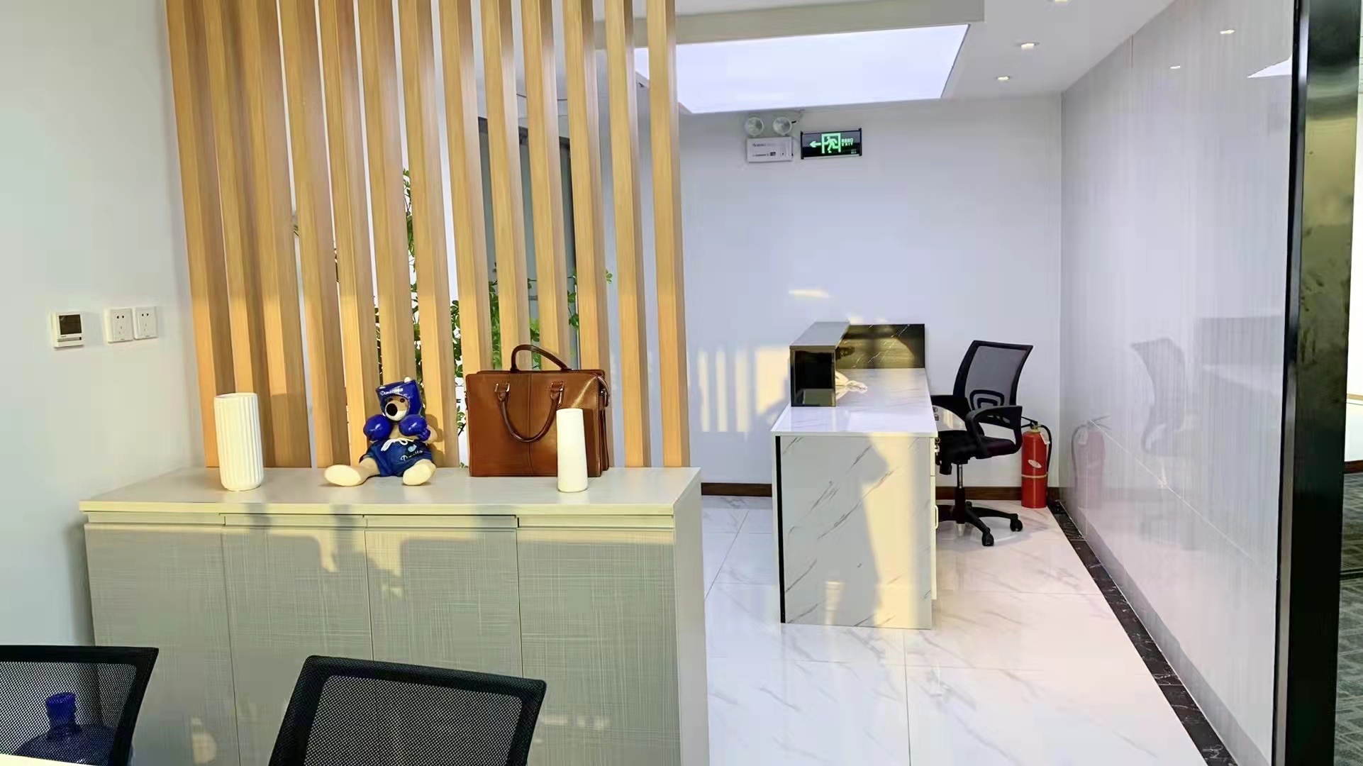 长宁金虹桥国际中心210平精装修带家具优质房源出租(图3)