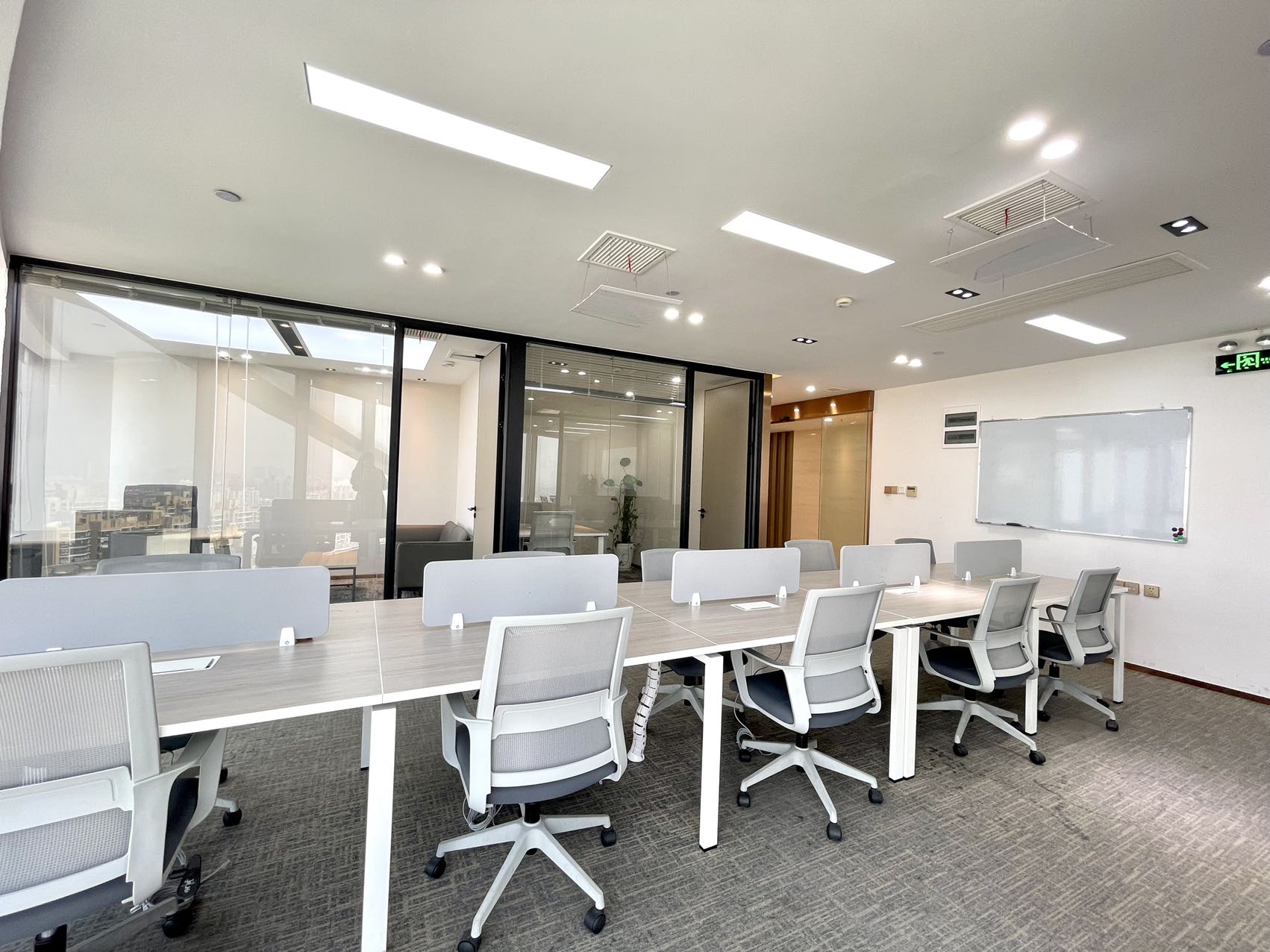 7-22040614263U48.jpg 久事商务大厦 南京东路商圈 近地铁 精装修带家具 写字楼出租 200平300平(图4)