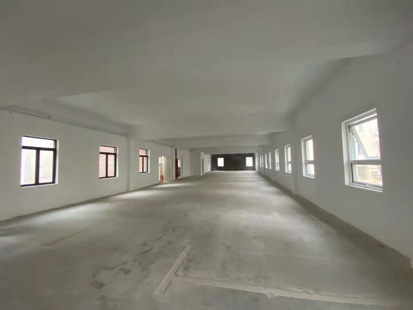 10-220412154349105.jpg 古北创意园 红坊166 500平双面采光 独立空调 办公室选址(图2)