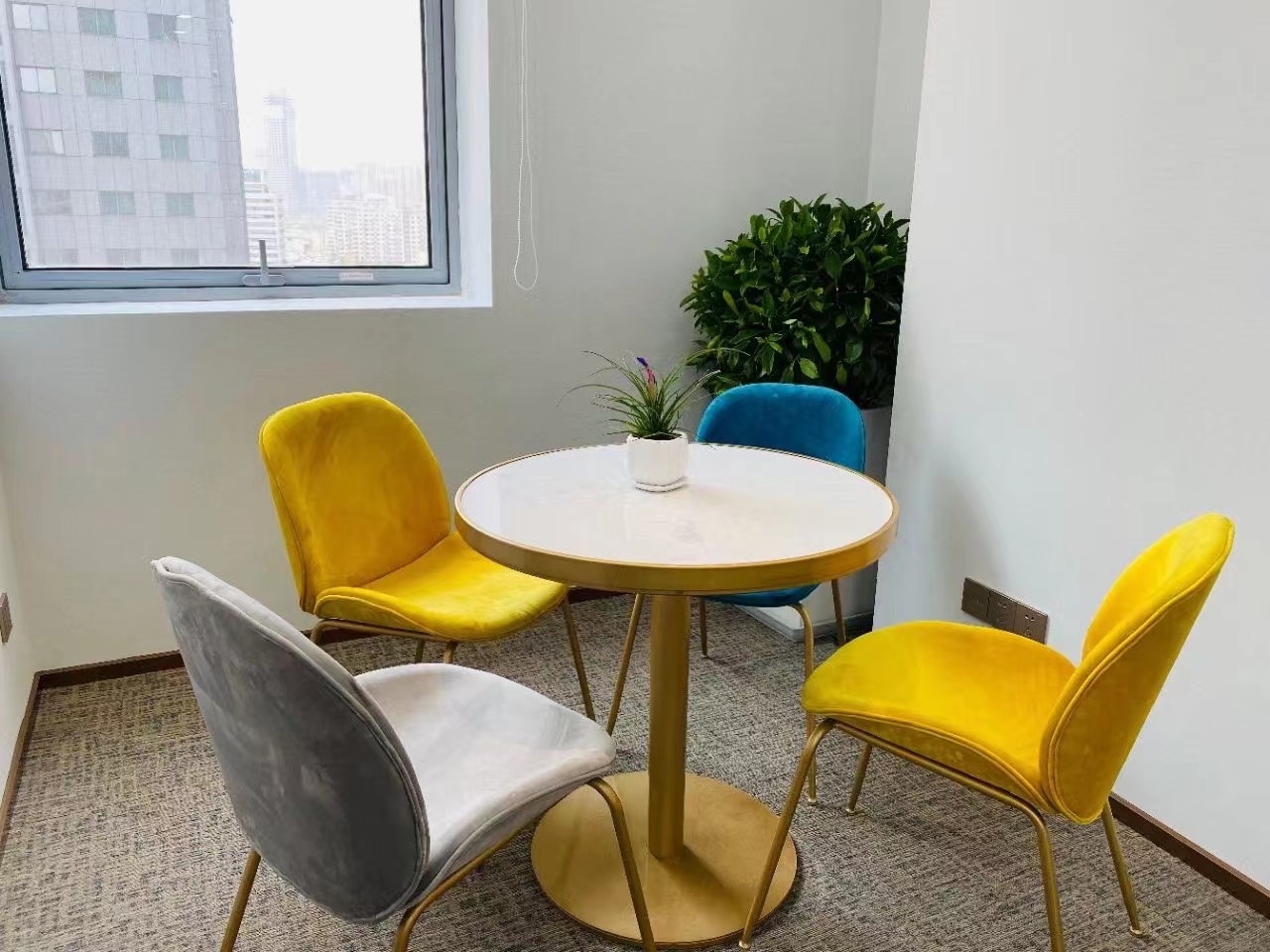 曹杨路我格广场200平精装修带家具拎包入住房型方正(图2)