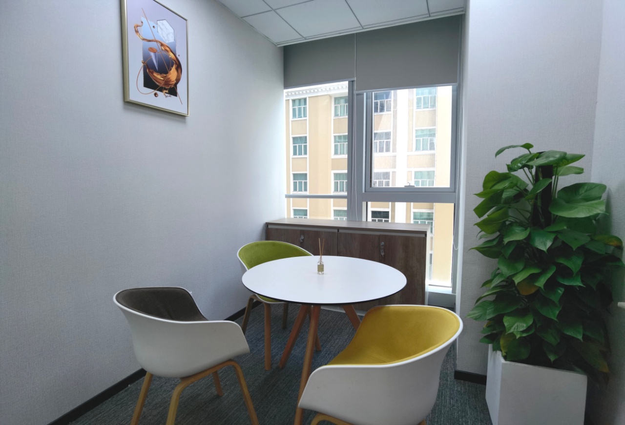 9-2204121Z04Tb.jpg 静安泰禾大厦280平精装全配落地窗双面采光(图4)