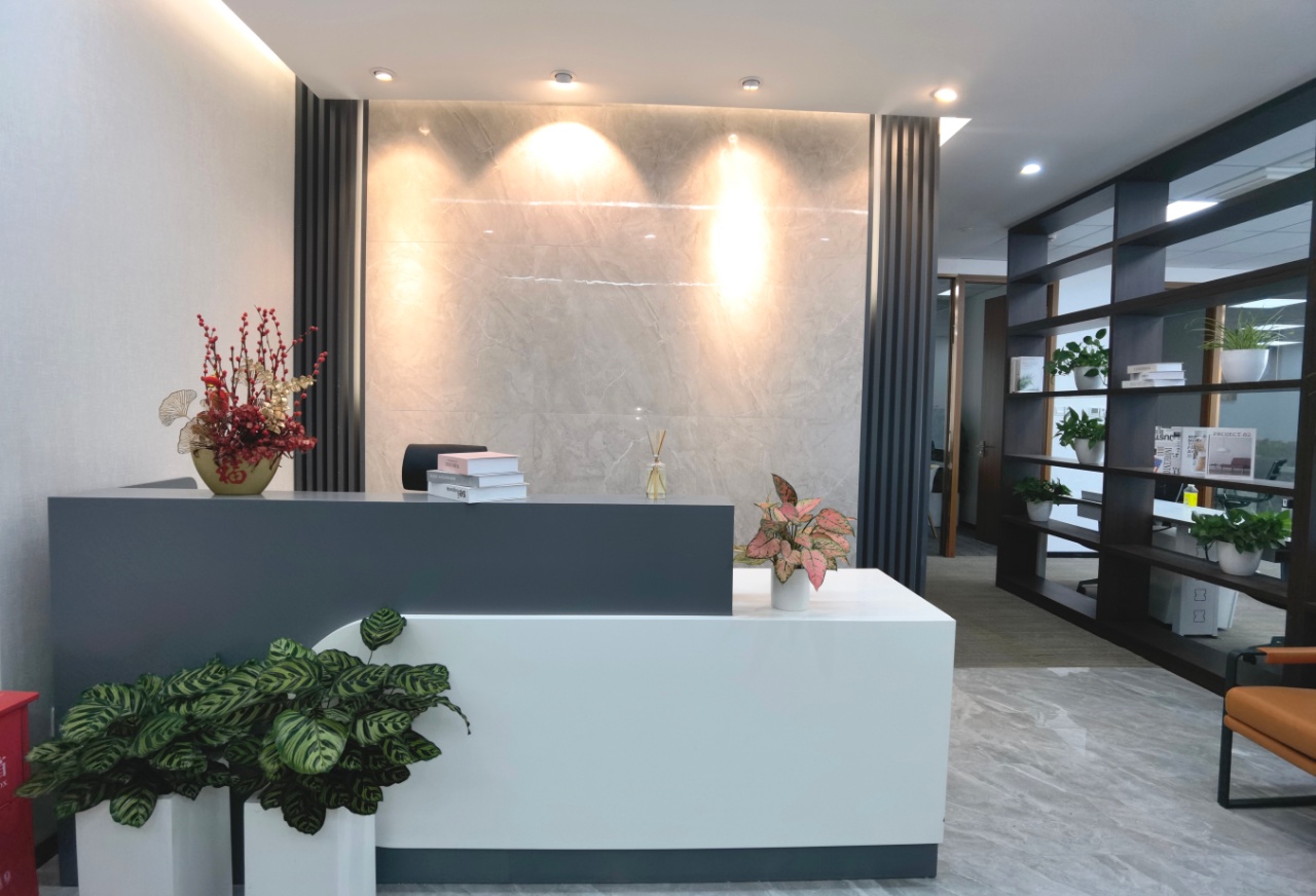 9-2204121Z04Y14.jpg 静安泰禾大厦280平精装全配落地窗双面采光(图1)