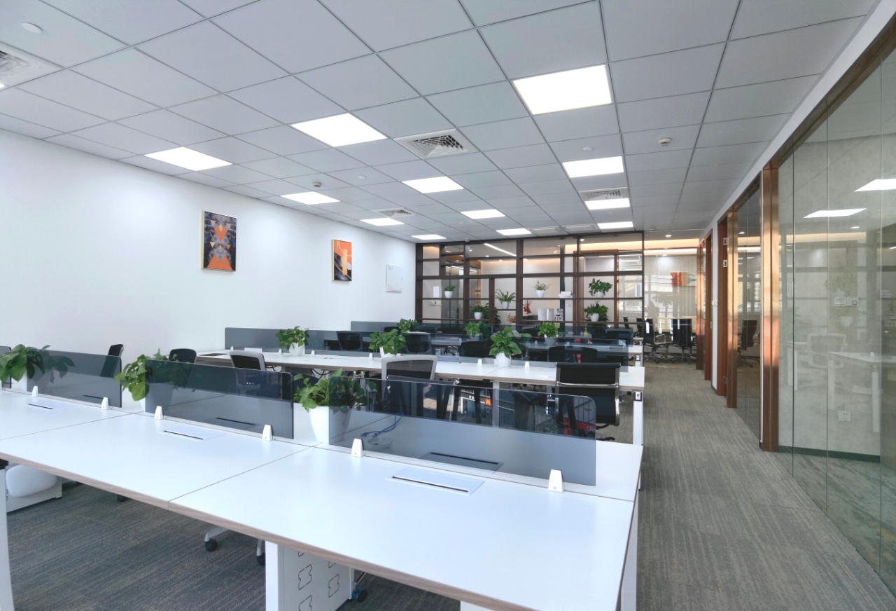 9-2204121Z04b50.jpg 静安泰禾大厦280平精装全配落地窗双面采光(图7)