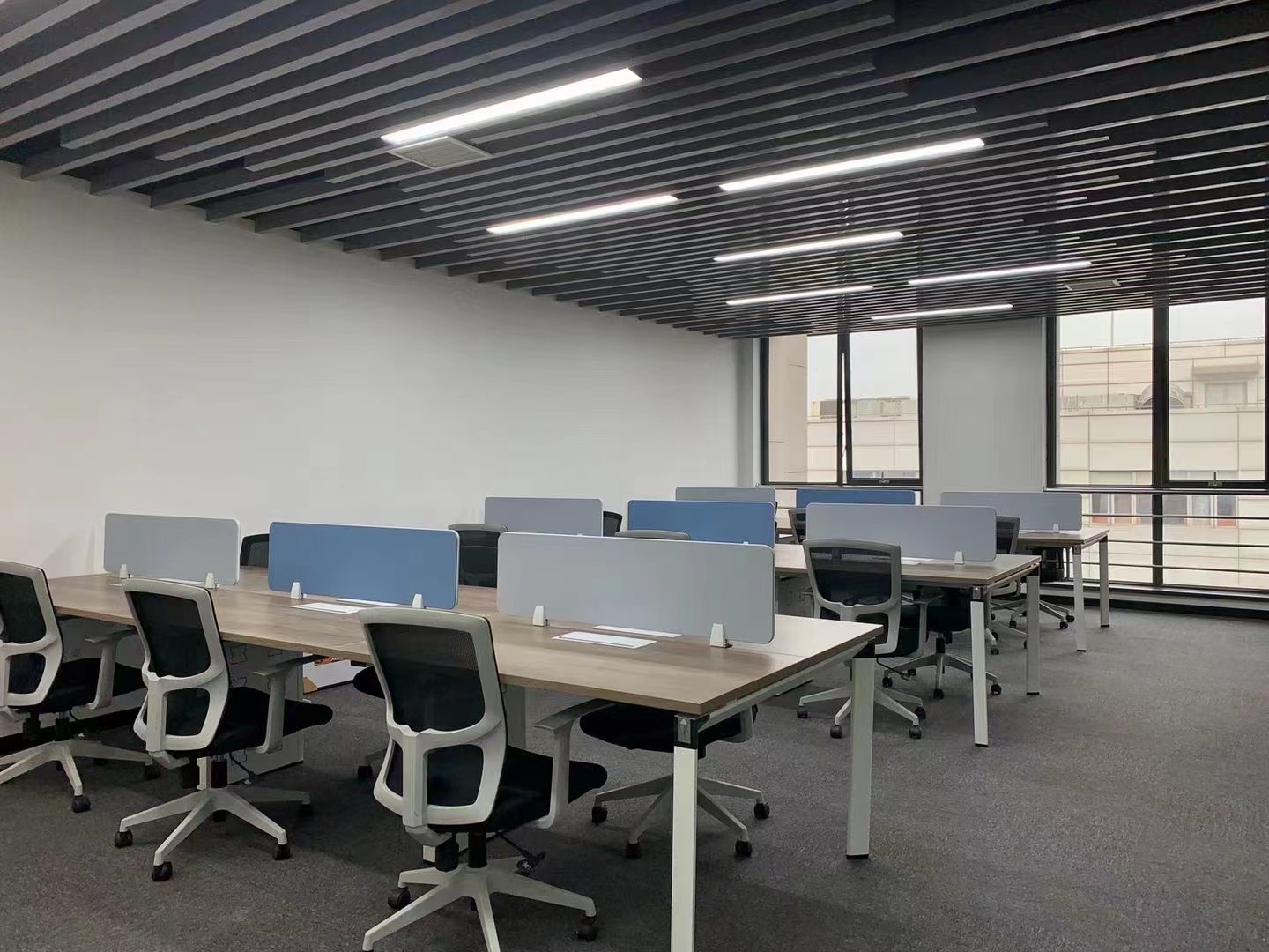 9-220414164259194.jpg 长宁晨讯科技大楼200平精装修带家具拎包入住独立空调(图6)