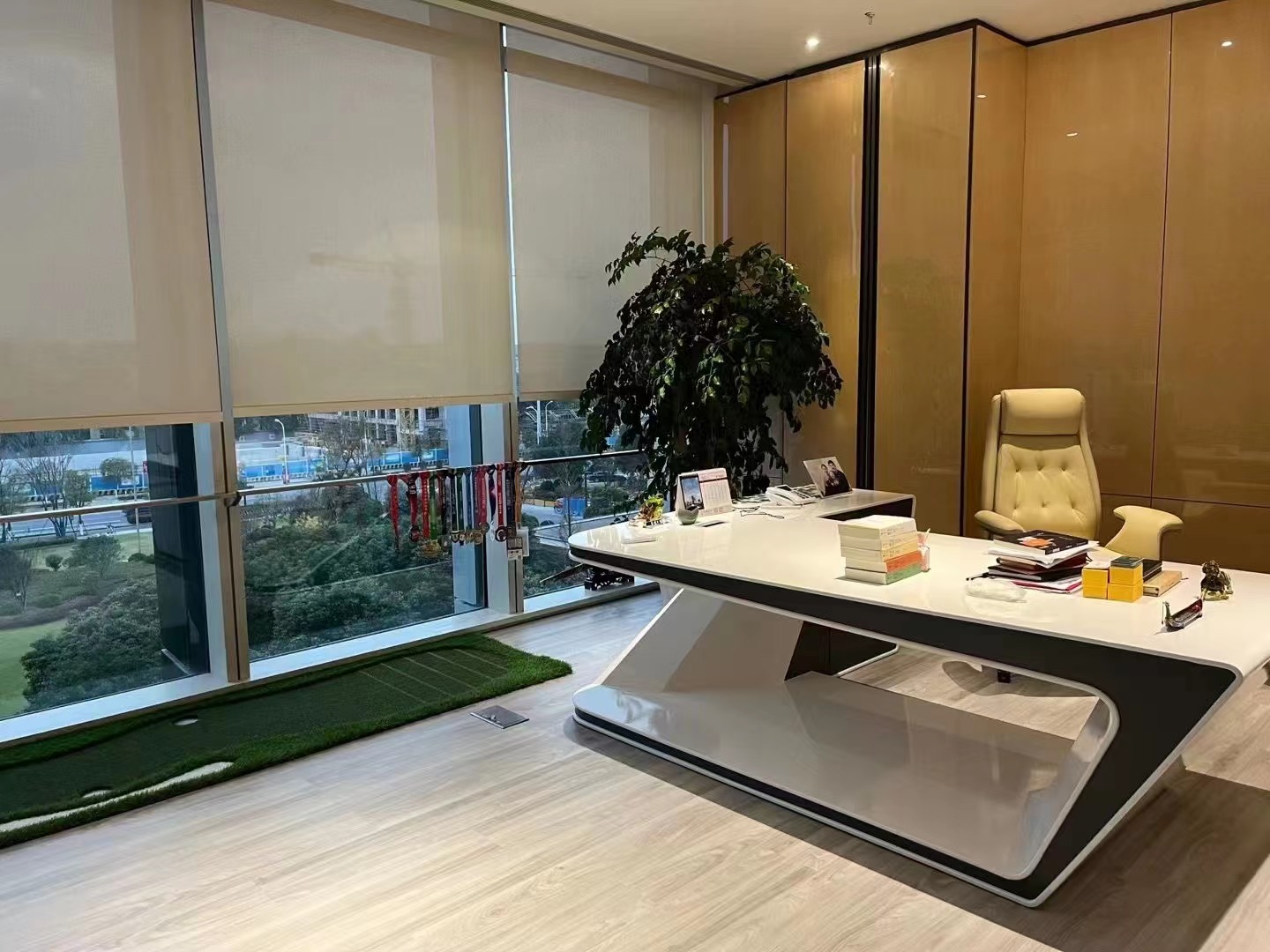 上海绿地中心一期 龙华中路 写字楼出租 精装修带家具  300平(图4)