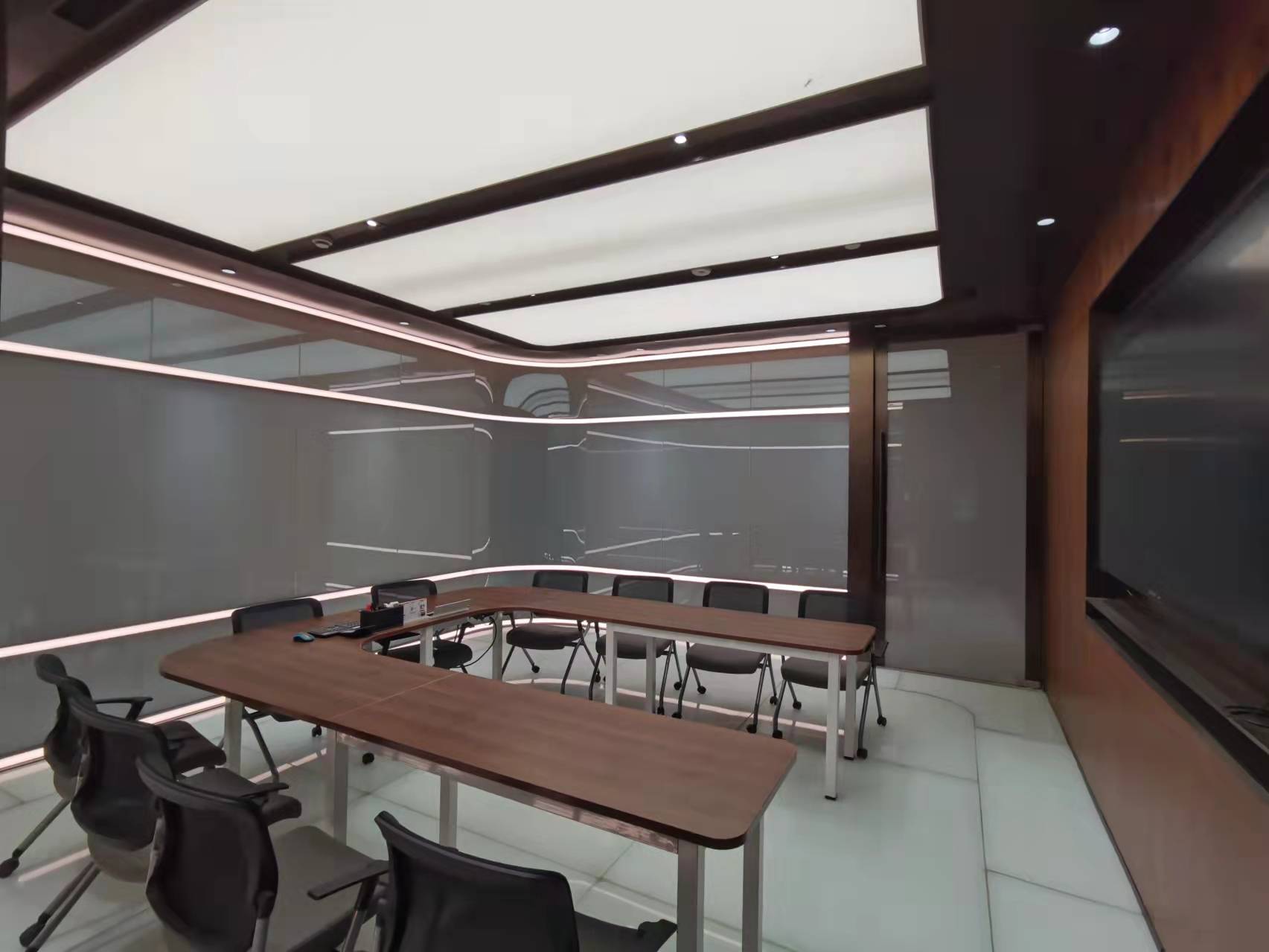 9-2204151FR5563.jpg 静安泰禾大厦230平精装修带家具拎包入住(图3)