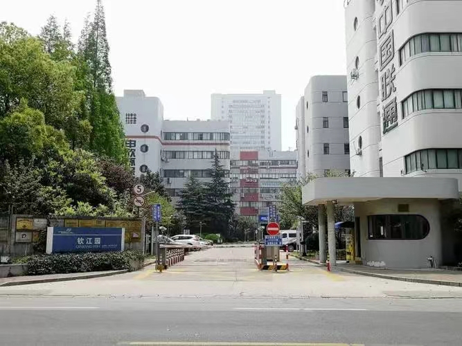 漕河泾钦江园180平现房带装修拎包入住带上下水24小时独立空调(图1)