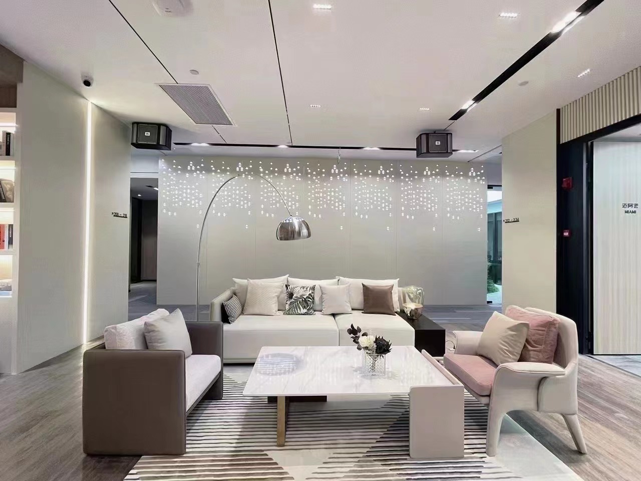 9-22041QH35R32.jpg 双狮汇大厦精装修带家具隔断可改多面积可选拎包入住(图4)