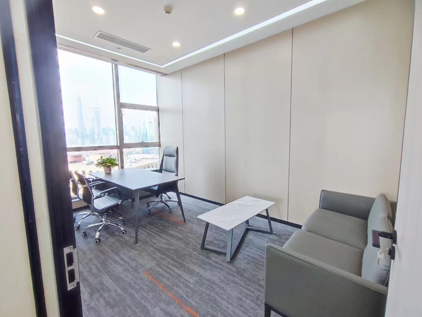 自由世纪广场精装修带家具拎包入住多面积可选双轨交汇(图2)
