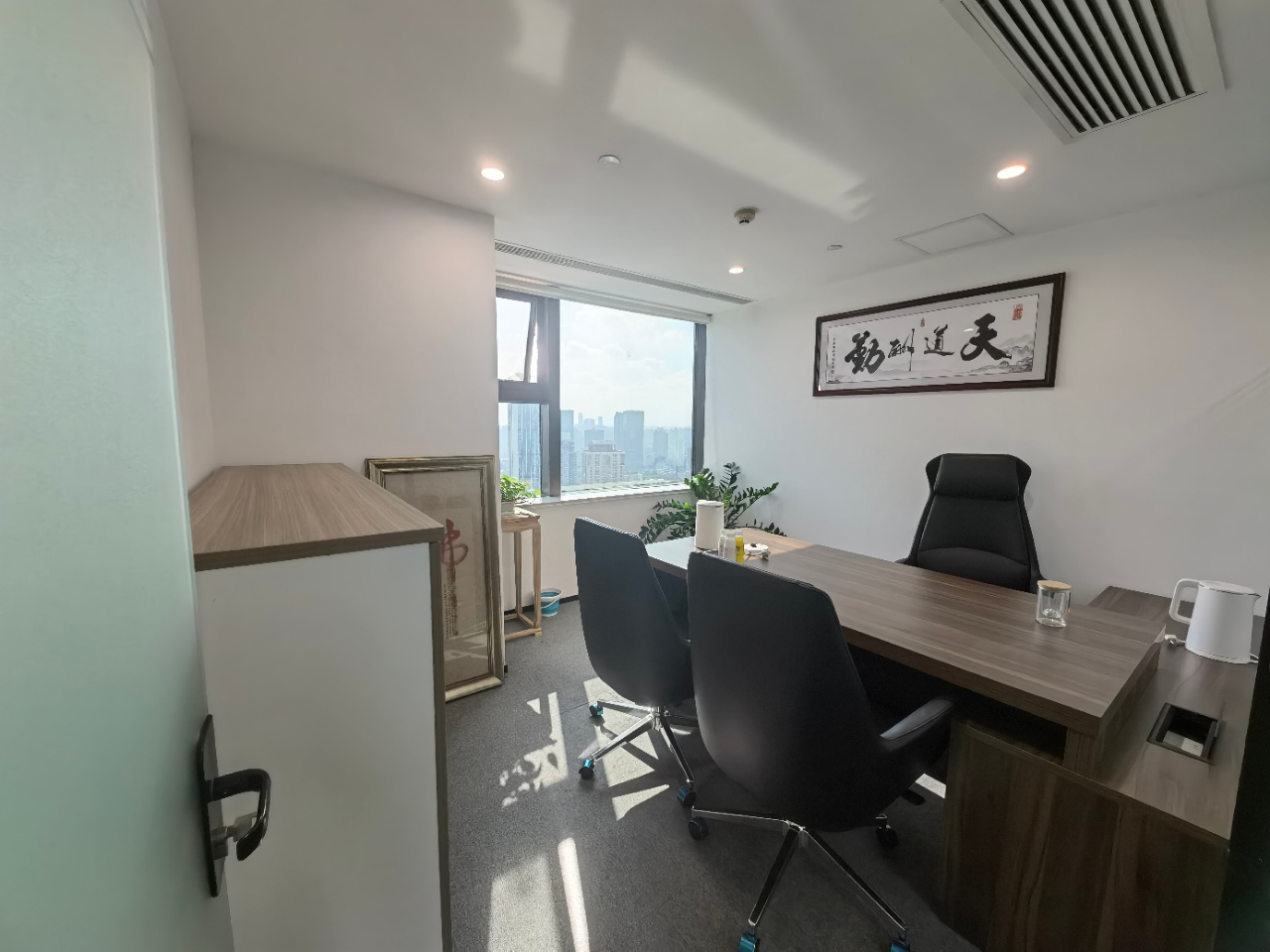 南京西路梅龙镇广场400平精装修带家具高区采光通透(图5)