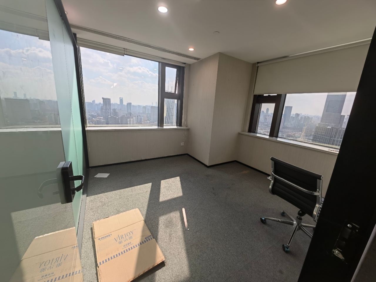 南京西路梅龙镇广场400平精装修带家具高区采光通透(图3)