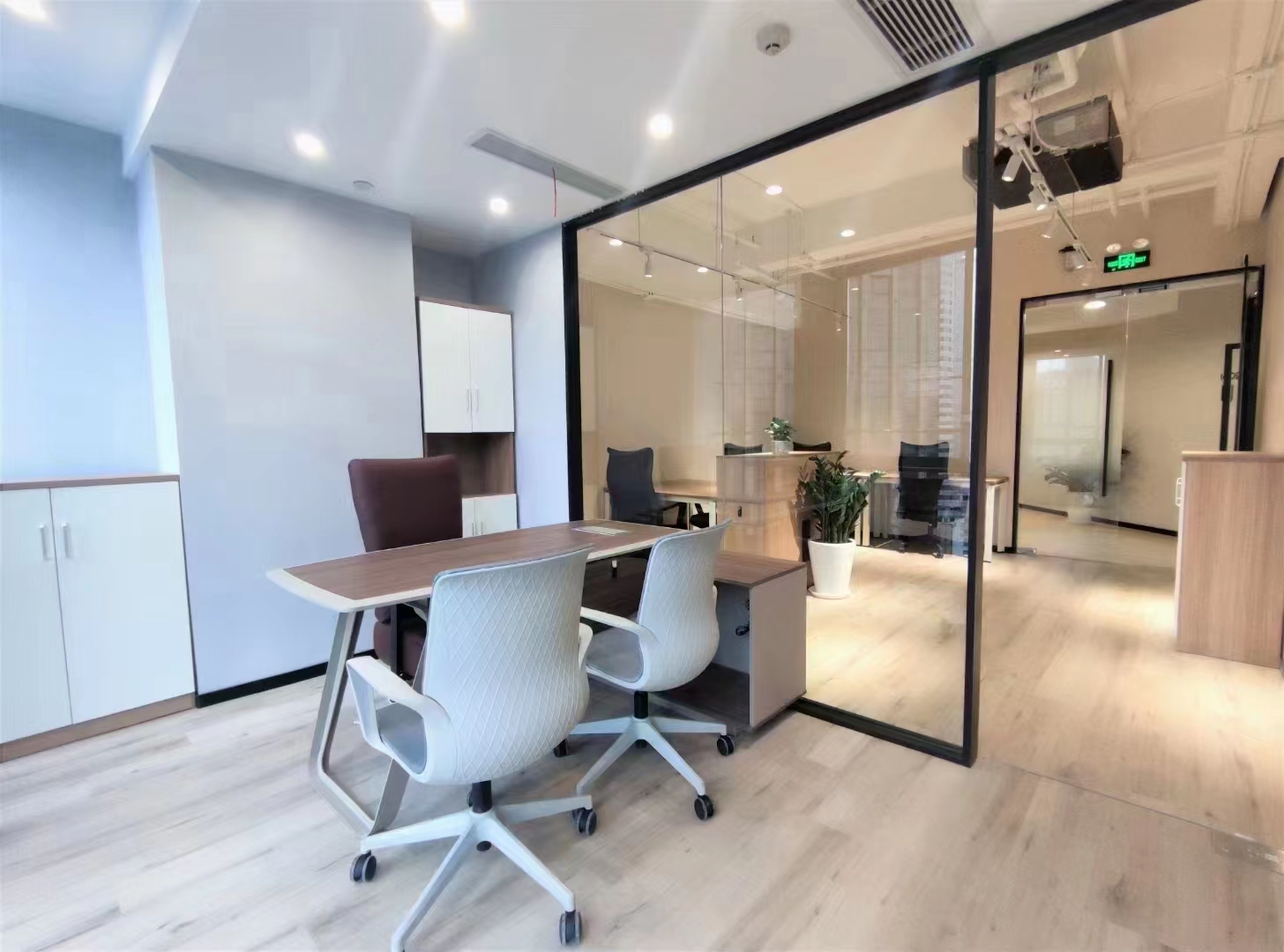 静安国立大厦268平精装修带家具优质房源出租(图4)