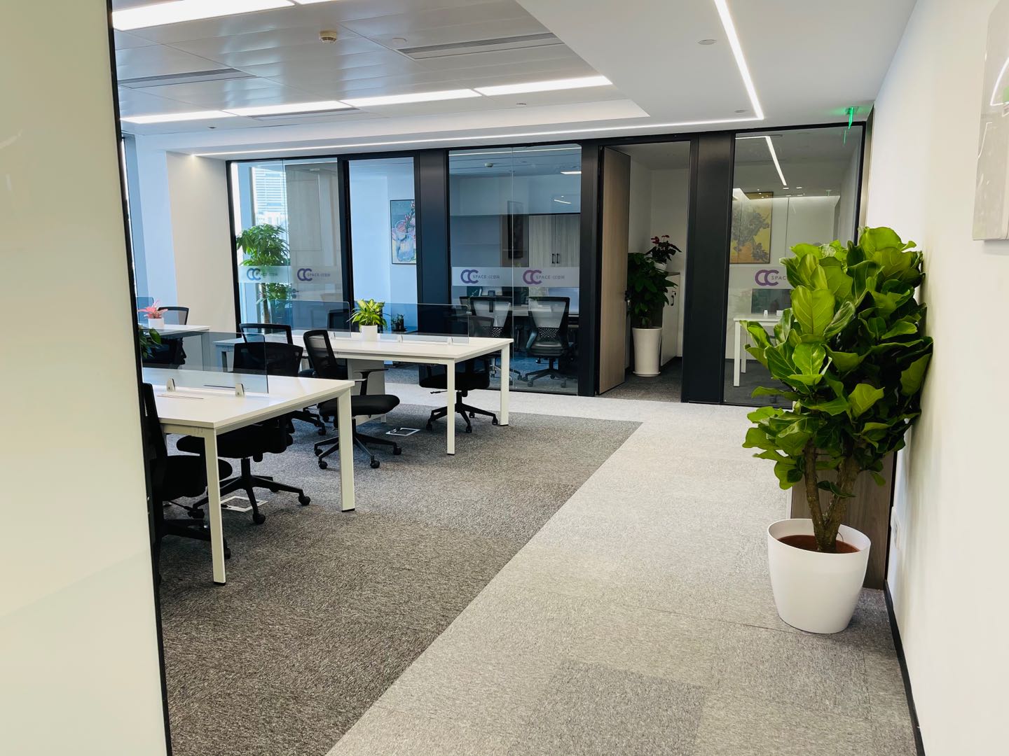 9-2204211T14C29.jpg 浦东上海银行大厦精装修带家具拎包入住(图1)