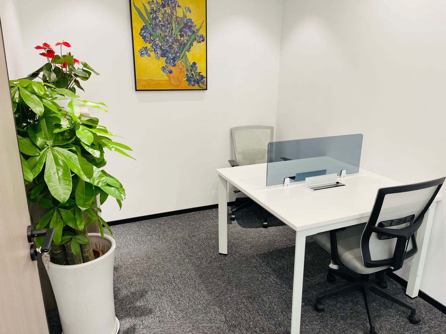 9-2204211T14M24.jpg 浦东上海银行大厦精装修带家具拎包入住(图4)