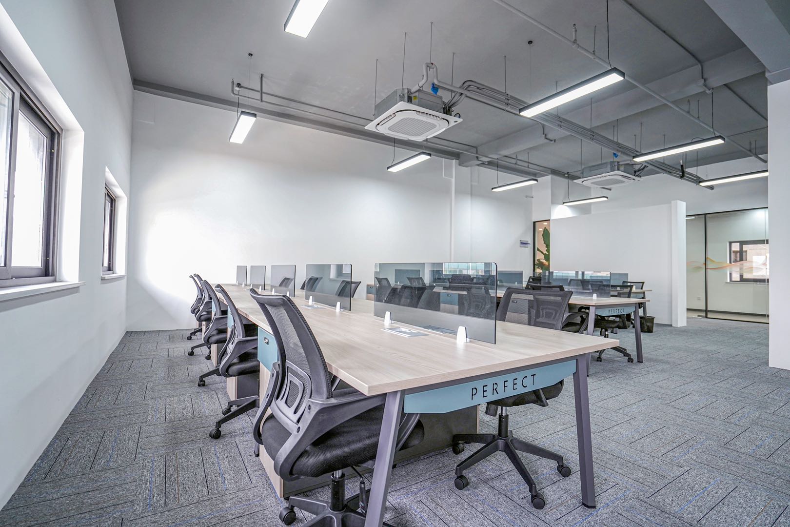 徐汇大树下创意园 上海南站地铁站 园区配套齐全 写字楼出租 价格好谈 免租政策 500平可定制装修(图3)