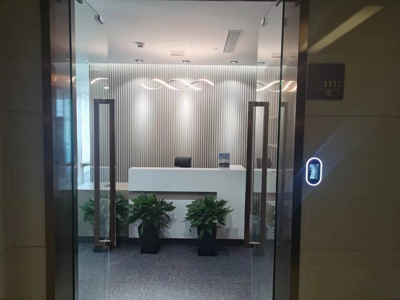 徐家汇上海电影广场280平精装修带家具拎包入住(图1)